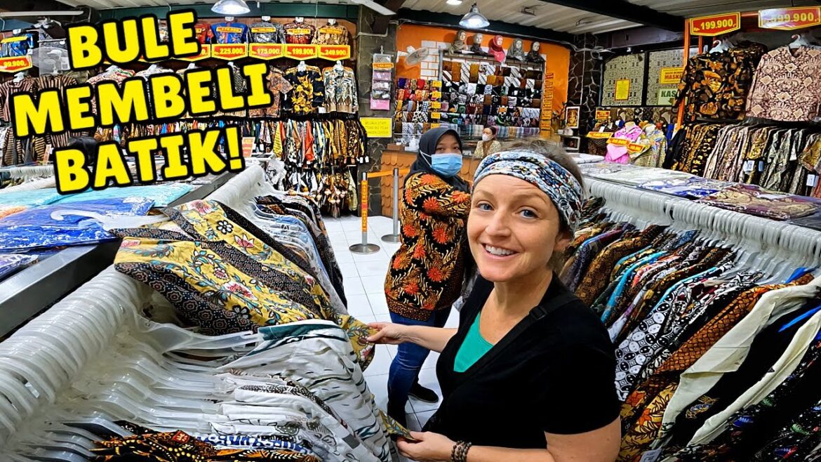 FOREIGNERS EXPLORE the MALIOBORO Night Market in Yogyakarta, Indonesia 🇮🇩