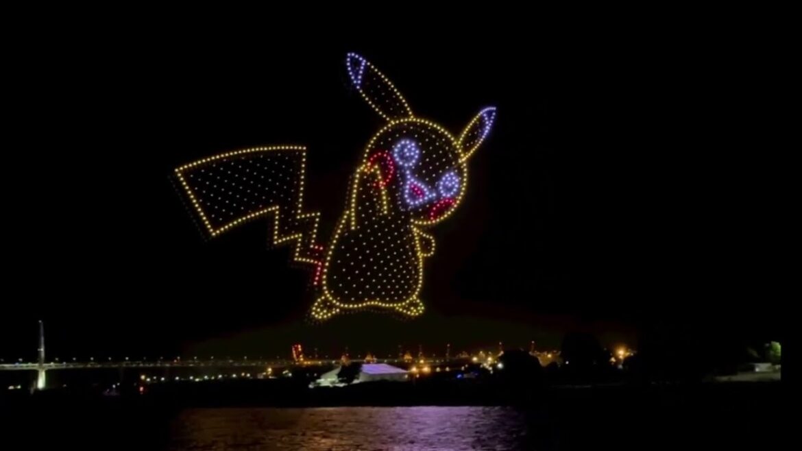 Incredible Drone Show WCS 2023: 800 Drones| Pokemon!   素晴らしいポケモンドローンショー：WCS 2023での800台のドローン！