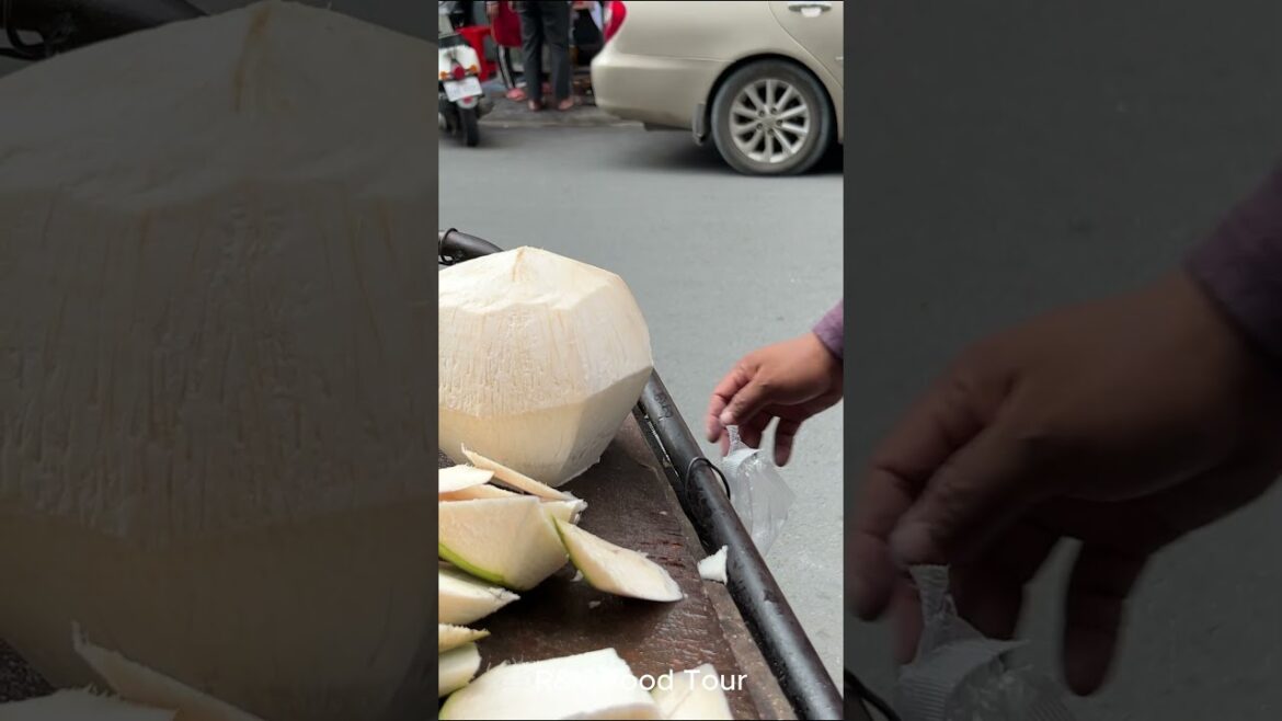 Amazing coconut cutting skill #shorts #streetfood #coconut #viral #asmr Amazing coconut cutting skill #shorts #streetfood #coconut #viral #asmr