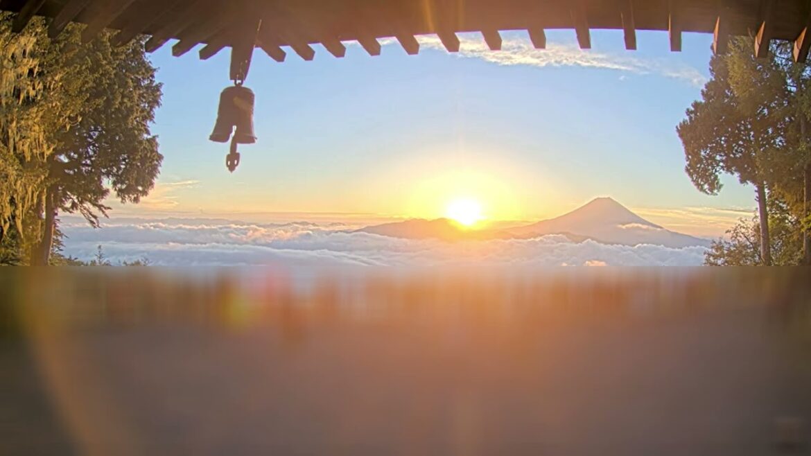 【4K】2023年8月27日 七面山（標高1,982m）から見た富士山