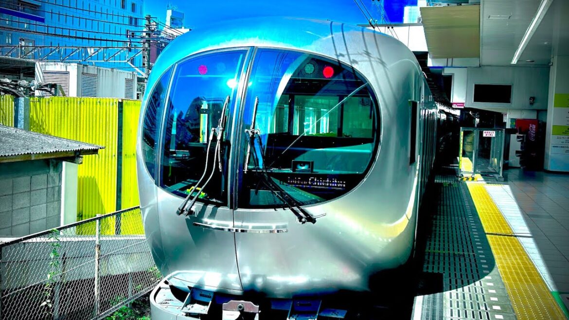 🇯🇵Spaceship-Like Train in Japan!! | Laview Express Tokyo Ikebukuro→Tokorozawa 西武鉄道ラビュー