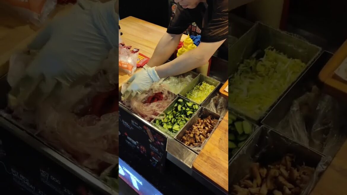 Secrets to the Making of delicious Doner Kebab in China 🇨🇳🍢 Secrets to the Making of delicious Doner Kebab in China 🇨🇳🍢