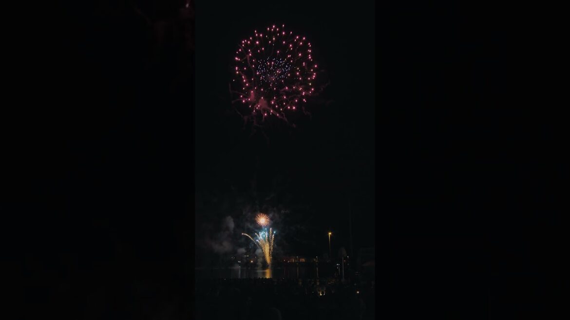 2種類の水中スターマイン Japanese Aquatic Fireworks shells おながわみなと祭り花火大会 水上花火 女川観光 宮城 Miyagi Travel