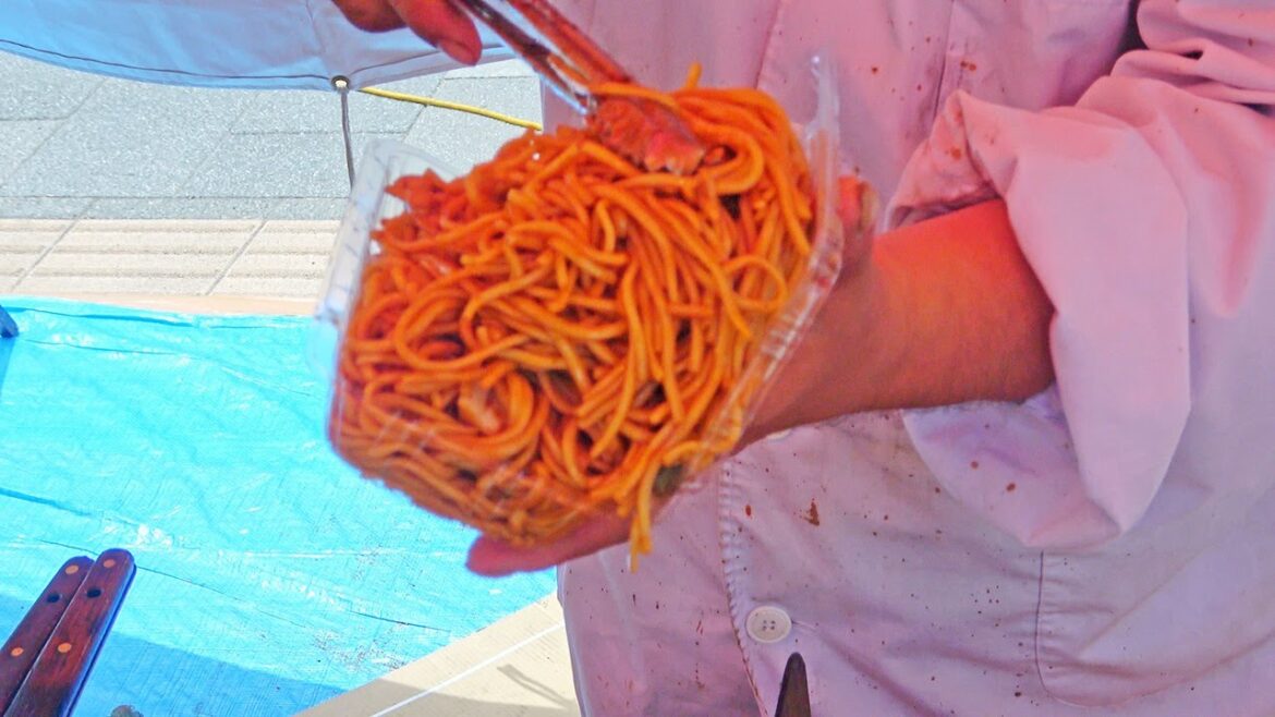 Super large yakisoba - Nakanoshima Festival