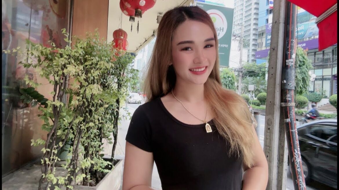 LIVE - Street Cafe with PloySai Coffee Lady Bangkok Thailand - Ploy Sai - Thai Street Food