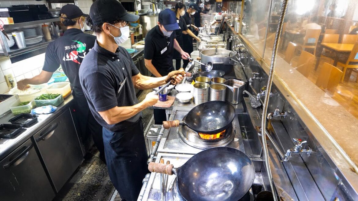 凄まじい炒飯振り鍋さばきが炸裂する超ド級中華４選丨Egg Fried Rice-Wok Skills In Japan