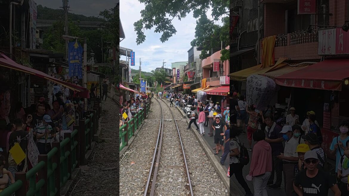 Pingxi Line/後面展望!平溪線火車進入十分老街與十分車站 Shifen Old Street & Shifen Station (Taiwan Railway)/台灣 台湾 平渓 스펀 Pingxi Line/後面展望!平溪線火車進入十分老街與十分車站 Shifen Old Street & Shifen Station (Taiwan Railway)/台灣 台湾 平渓 스펀