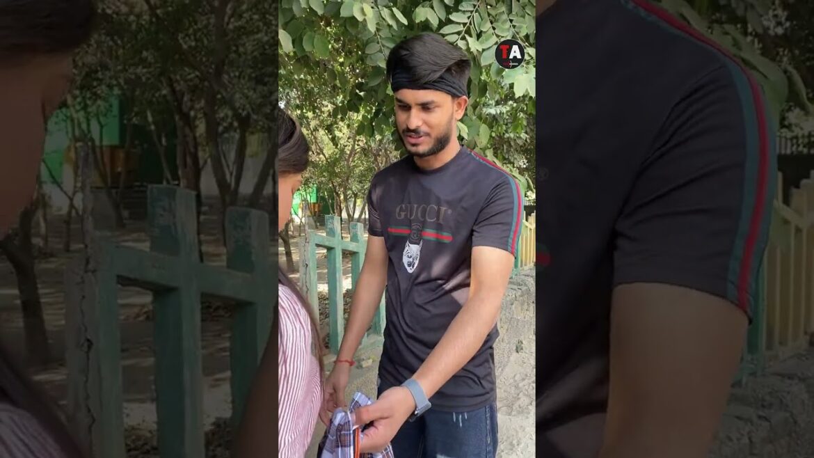 Ladki Ko Road Par Aaya Period 😱 #shorts #trending #police #shortsvideo