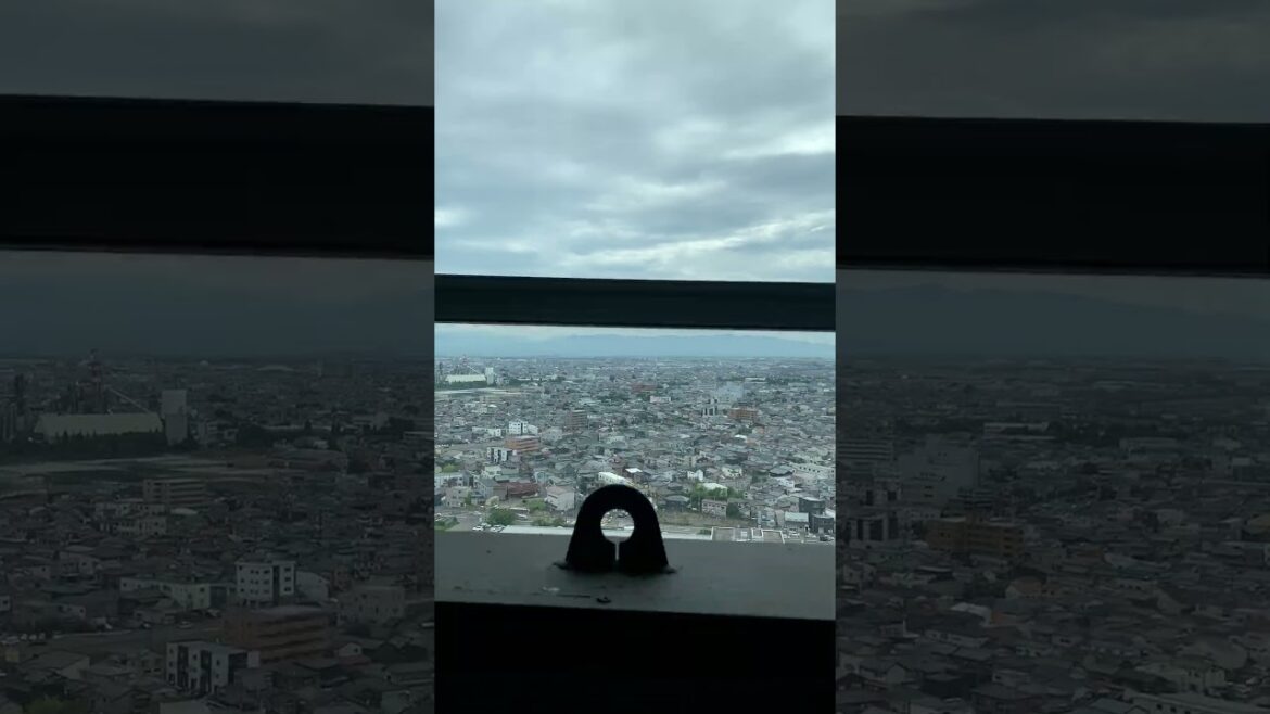 #elevator going down from the 31st floor of Toki Messe building in Niigata