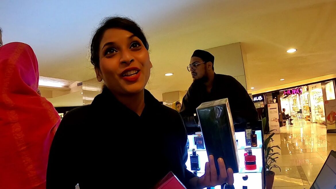 A Tour Of Karachi’s Busiest Mall | Pakistan Vlog 🇵🇰