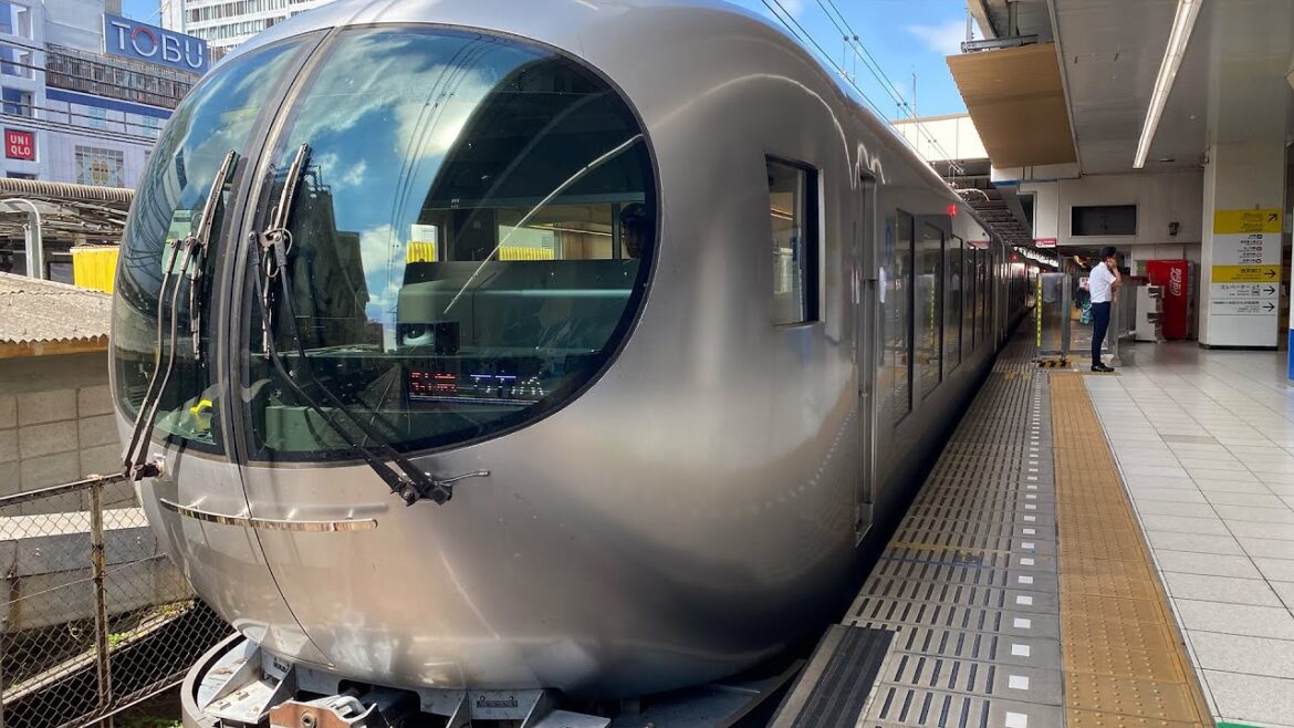 Riding Japan's Weird "Spaceship-like Train" in Tokyo | Laview Express
