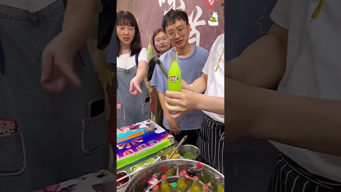 🥤 Magic Grinding Ice #food #japan #vlog #travel #foodie #streetfood #cute #cuterity #shorts 🥤