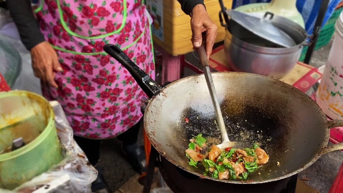 Bangkok Street Food - Pad Kra Pao & Moo Kratiem