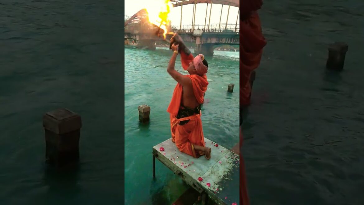 ganga arti at haridwar #haridwar #gangaaarti #shorts2023 ganga arti at haridwar #haridwar #gangaaarti #shorts2023
