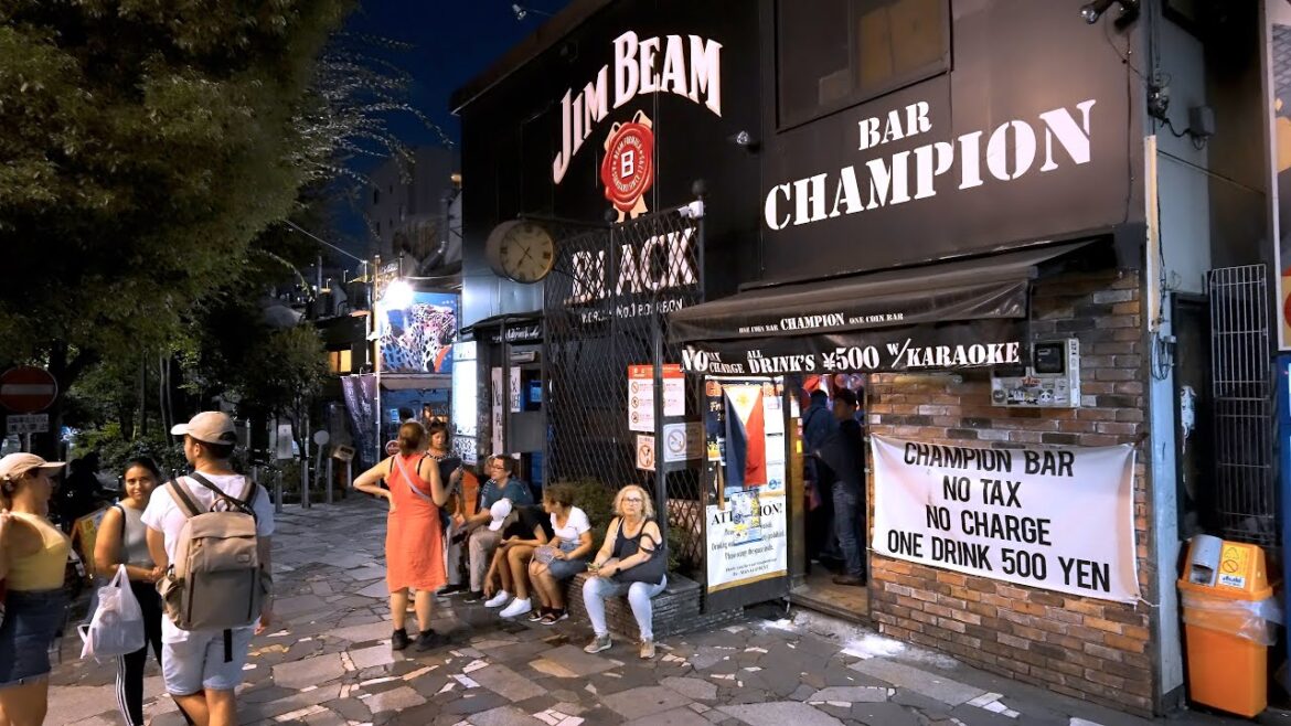Shinjuku Summer Evenings Sunday Stroll - TOKYO 4K HDR