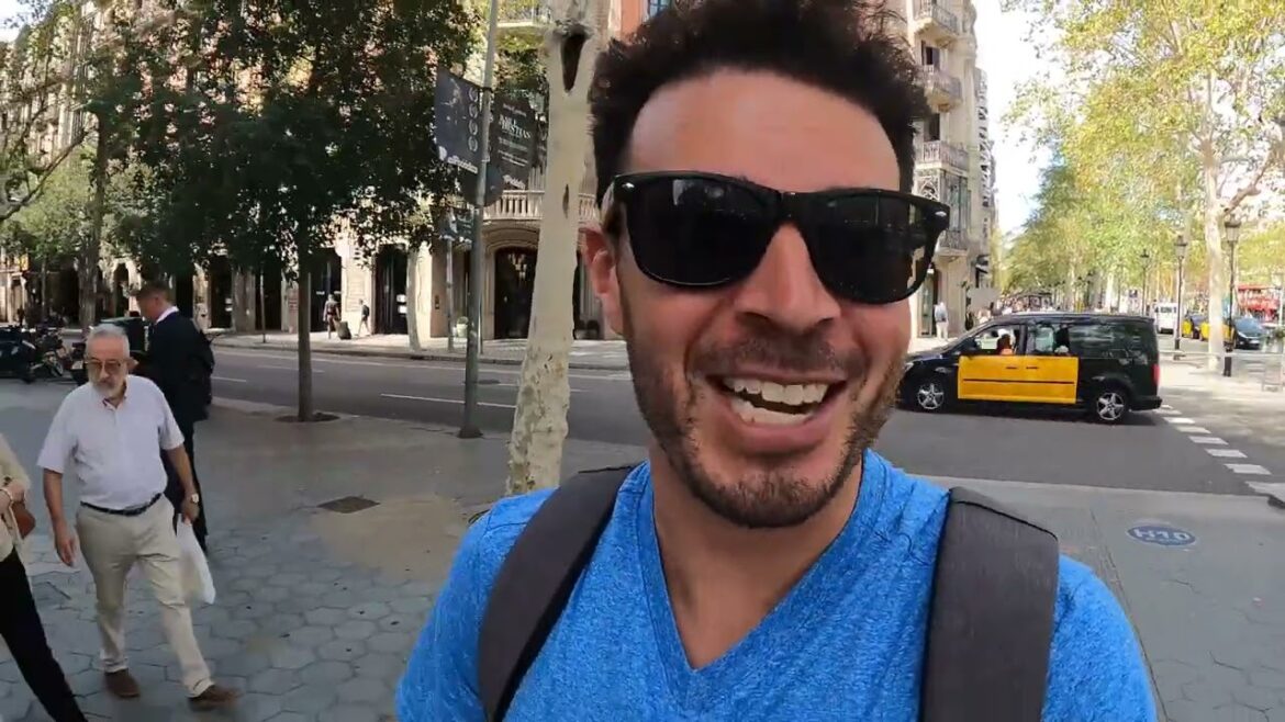 Barcelona Walk: Passeig de Gràcia Barcelona Walk: Passeig de Gràcia