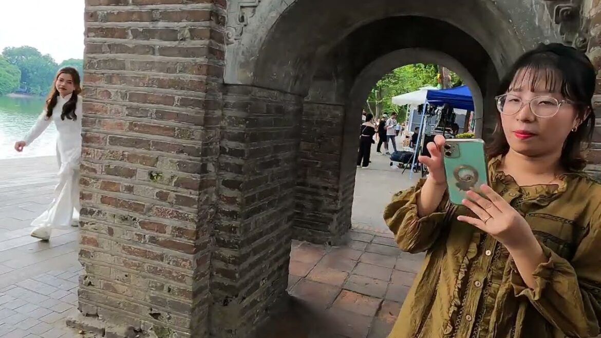 【VIETNAM 4K】Walking Tour around Hoan Kiem Lake in Hanoi【TOKYO 東京】