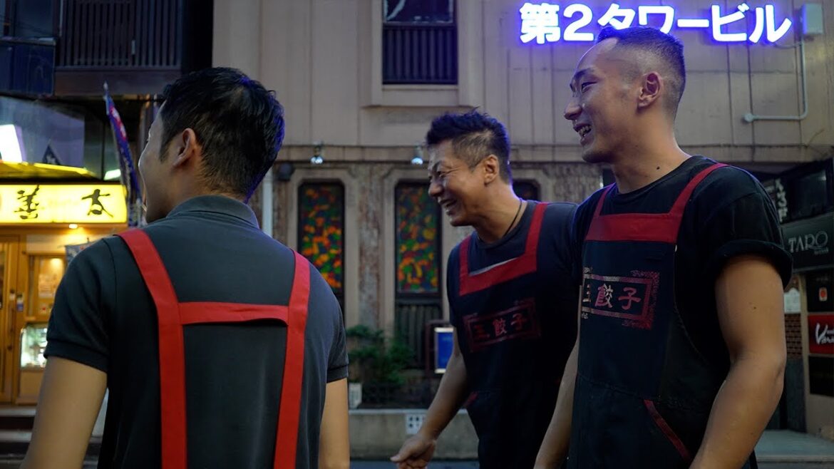 博多中洲で超人気!深夜の行列も必至【王餃子】お婆ちゃんから受け継がれた味わいと心意気!3兄弟がお店を盛り上げる!!! 博多中洲で超人気!深夜の行列も必至【王餃子】お婆ちゃんから受け継がれた味わいと心意気!3兄弟がお店を盛り上げる!!!