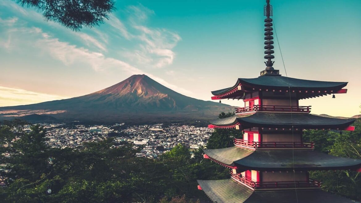 Mt. Fuji Sunrise from Chureito Pagoda 忠霊塔