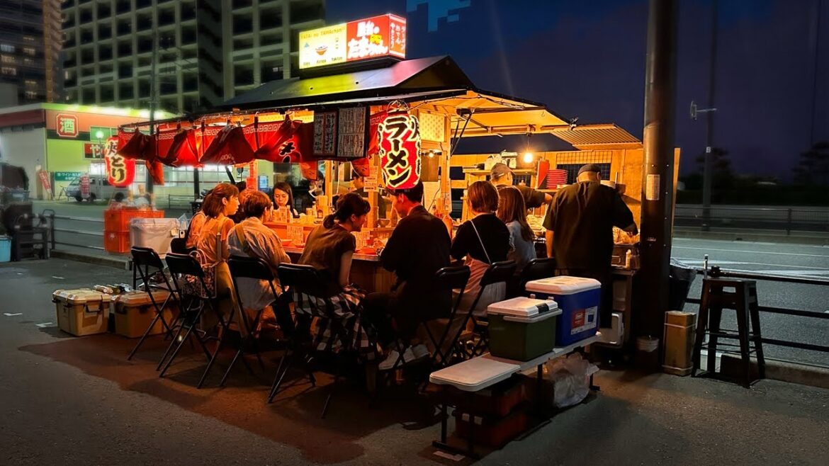 HARDWORKING Japanese Street YATAI in Fukuoka! Nagahama RAMEN!