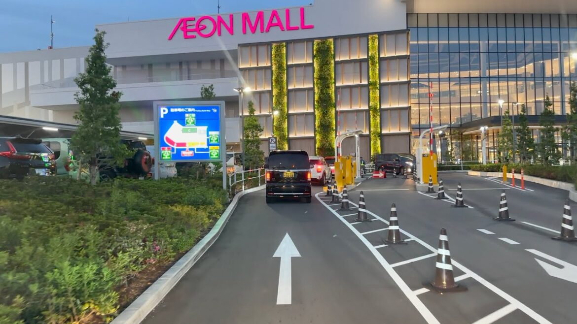 Japan Shopping Mall | Driving Tour at AEON MALL Toyokawa Japan Shopping Mall | Driving Tour at AEON MALL Toyokawa