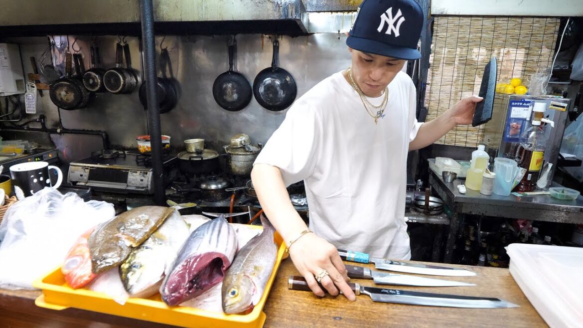 20席を1人で捌く!深夜食堂を営む鉄人店主に1日密着 20席を1人で捌く!深夜食堂を営む鉄人店主に1日密着