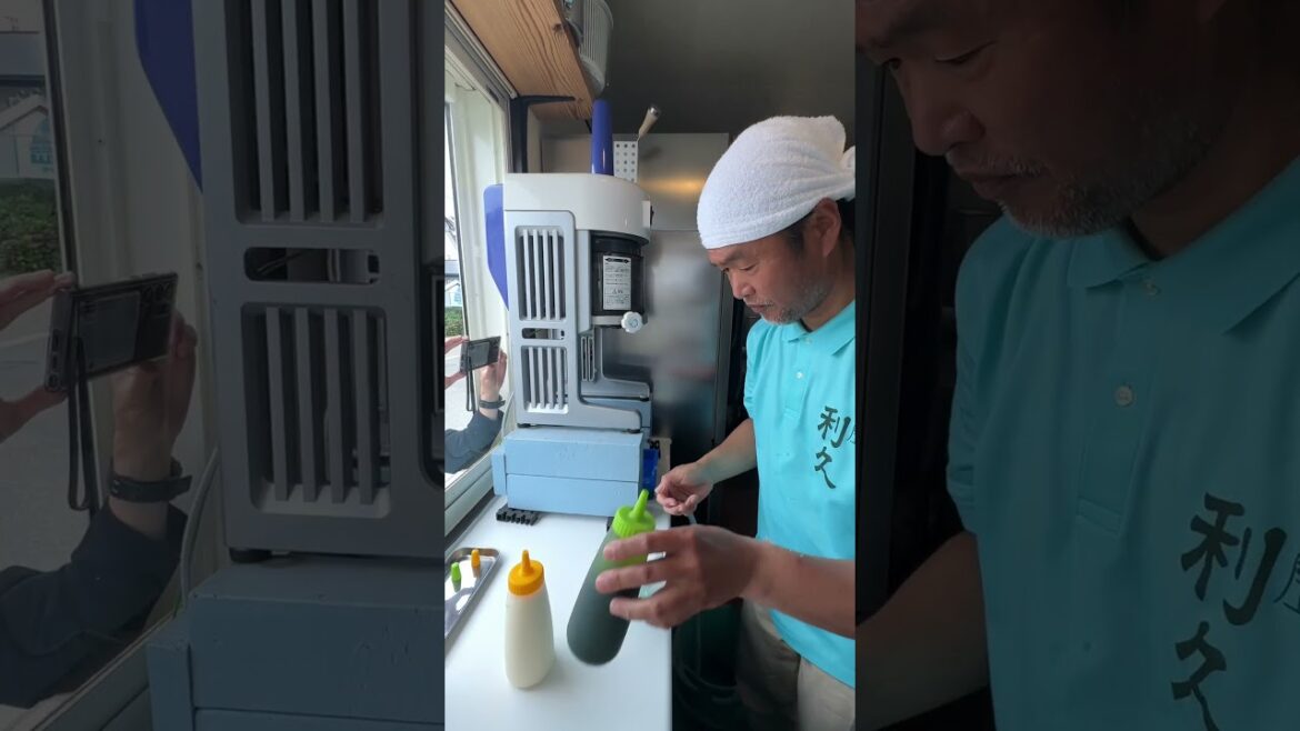 Best shaved ice ever, using a blow tourch!🍧🔥 #beachtripjapan #japantravel #japanlife #japantrip