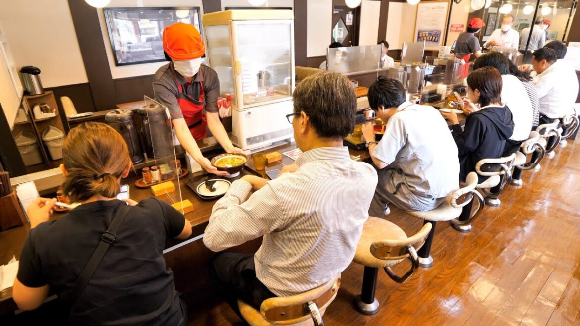 １日３５００食売りさばく衝撃の広島最強うどん屋に朝５時から密着！Udon Restaurant：Amazing Japanese Foods