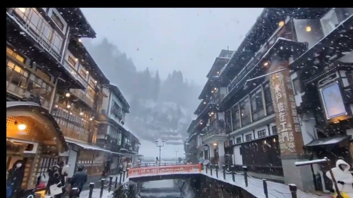Heavy Snow In The Most Beautiful Onsen town in Japan | Places to Visit in Japan |Travel Video |WTT