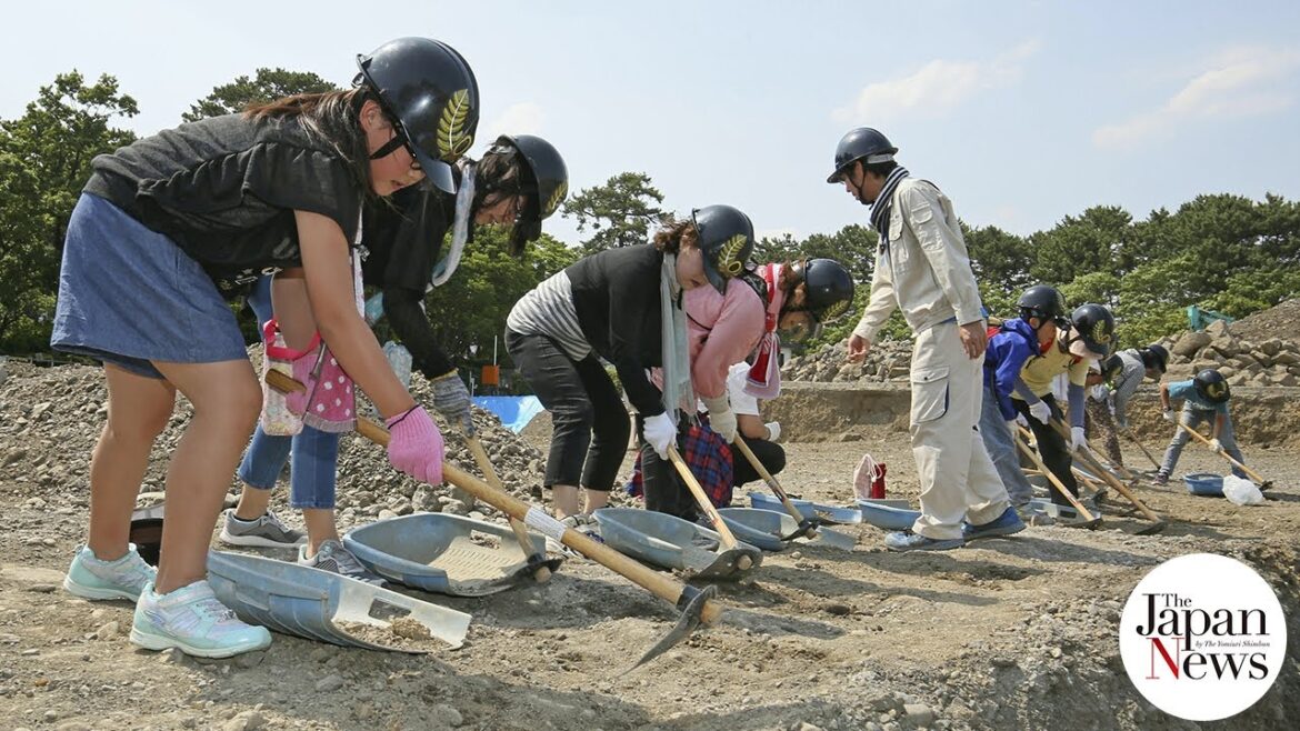 Rare chance to be an archaeologist for a day - The Japan News