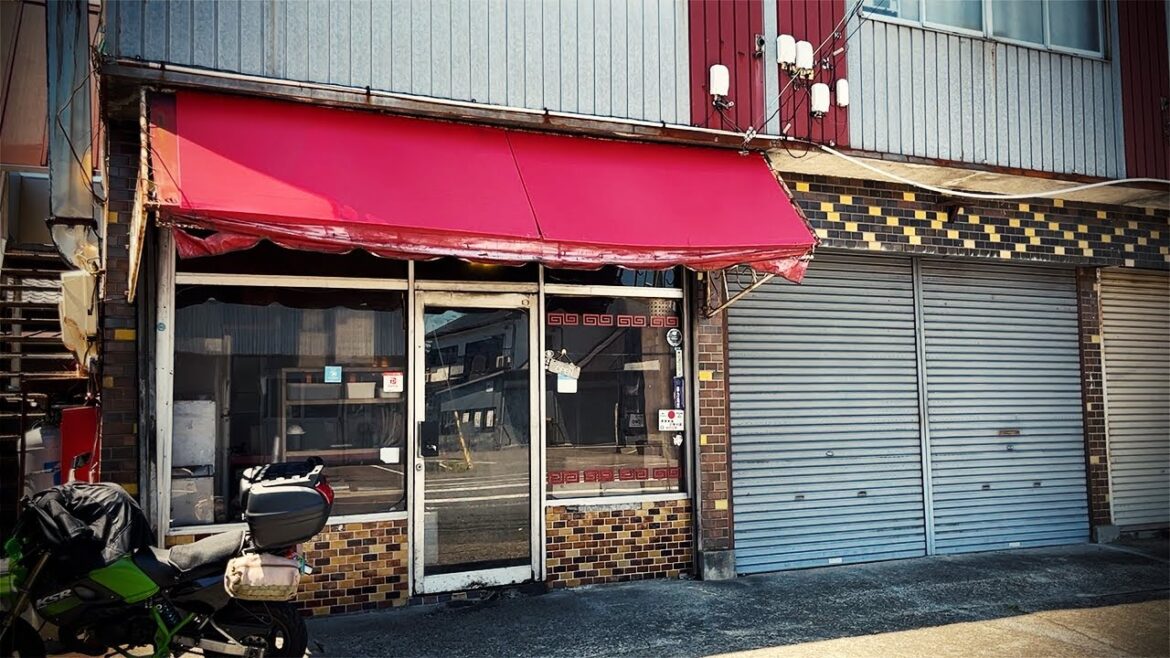 注文の電話が鳴りやまない人気店！昭和過ぎる激渋町中華でひとり昼呑み。優しいご夫婦の店。【朋友・犬山市】 Drinking and Eating at restaurant. ,Aichi Japan.