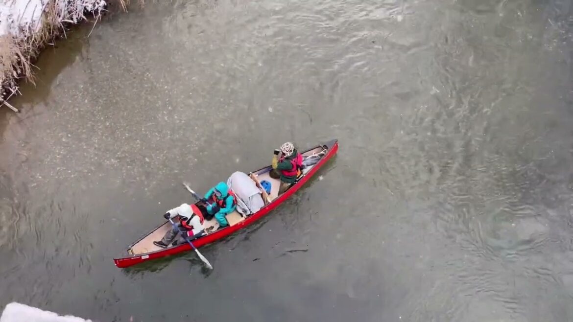 函館汐泊川雪中カナディアンカヌー