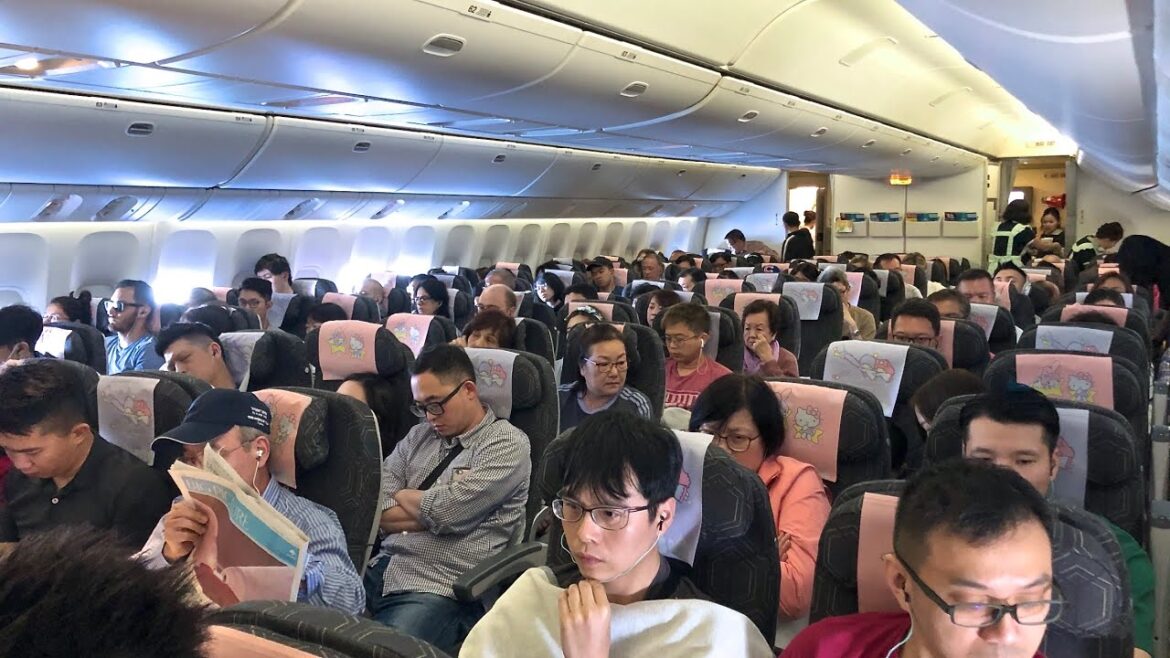 HELLO KITTY Plane | EVA Air Boeing 777-300ER “Sanrio Characters” Economy Review | Singapore - Taipei