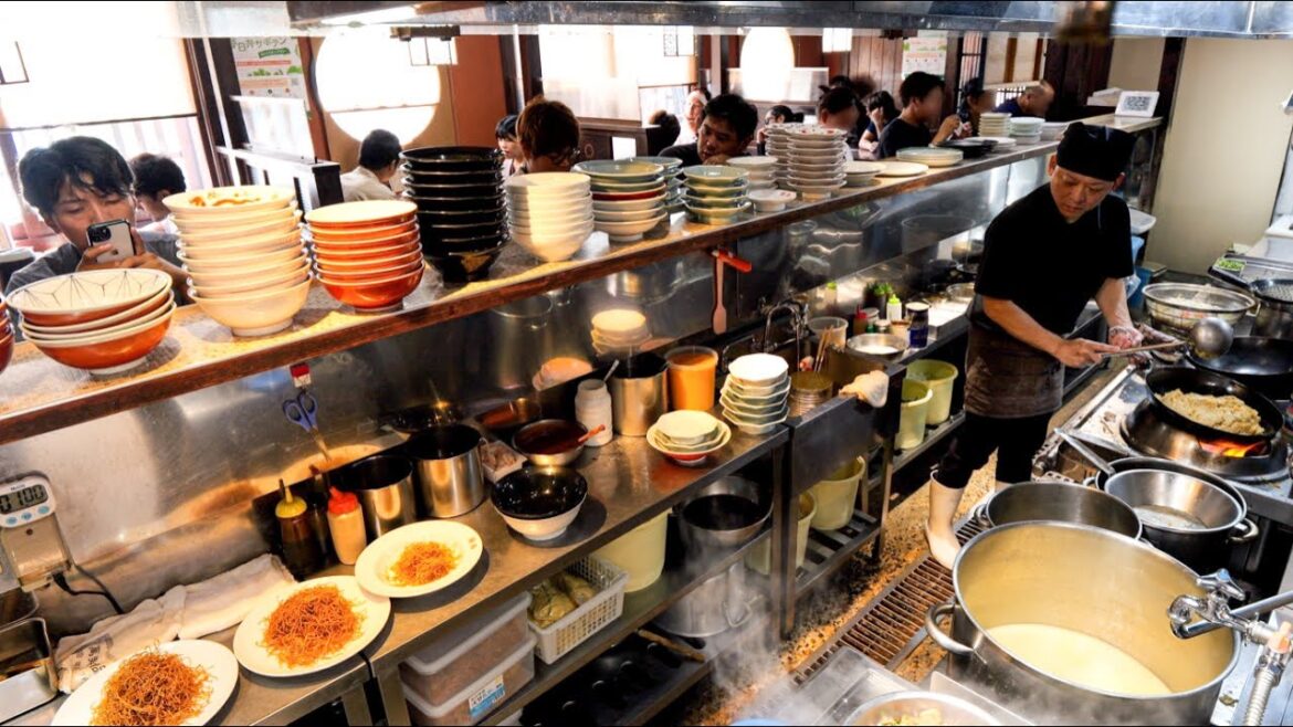 驚異的な炒飯ラッシュ！注文が殺到する焼めし町中華の衝撃グルメ | Amazing Wok Skills in Japan