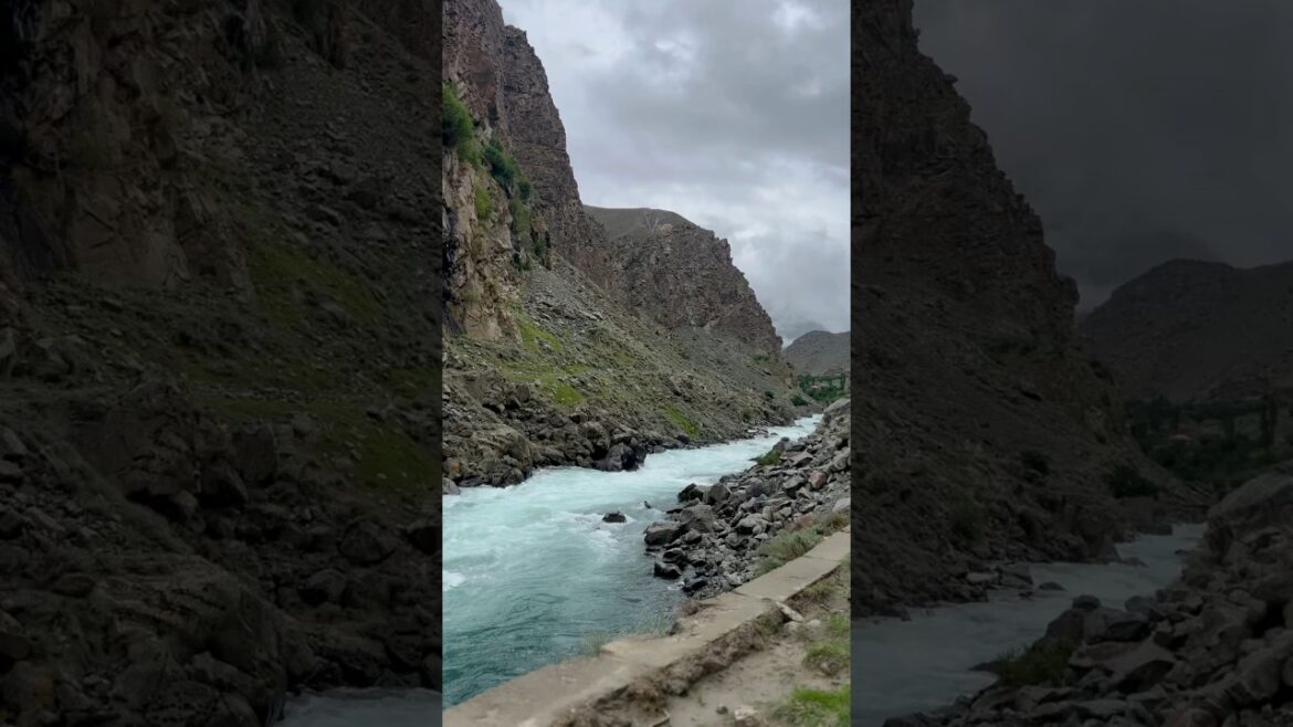 What a view!!!! 🤩😍🔥 Road Travel😍 #pakistan #india #indiapakistan #love #travel #mountains #beautiful What a view!!!! 🤩😍🔥 Road Travel😍 #pakistan #india #indiapakistan #love #travel #mountains #beautiful