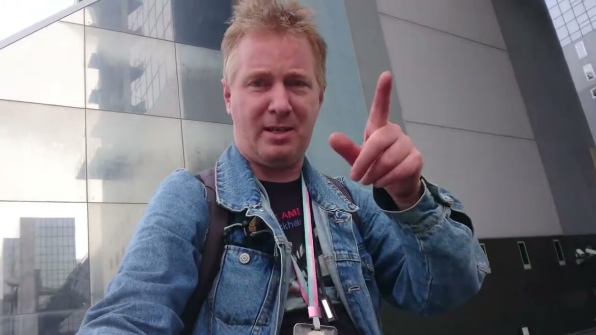 mardi 22  nov  #japon  #short devant  #kyoto  message for cosplayer Hane ame