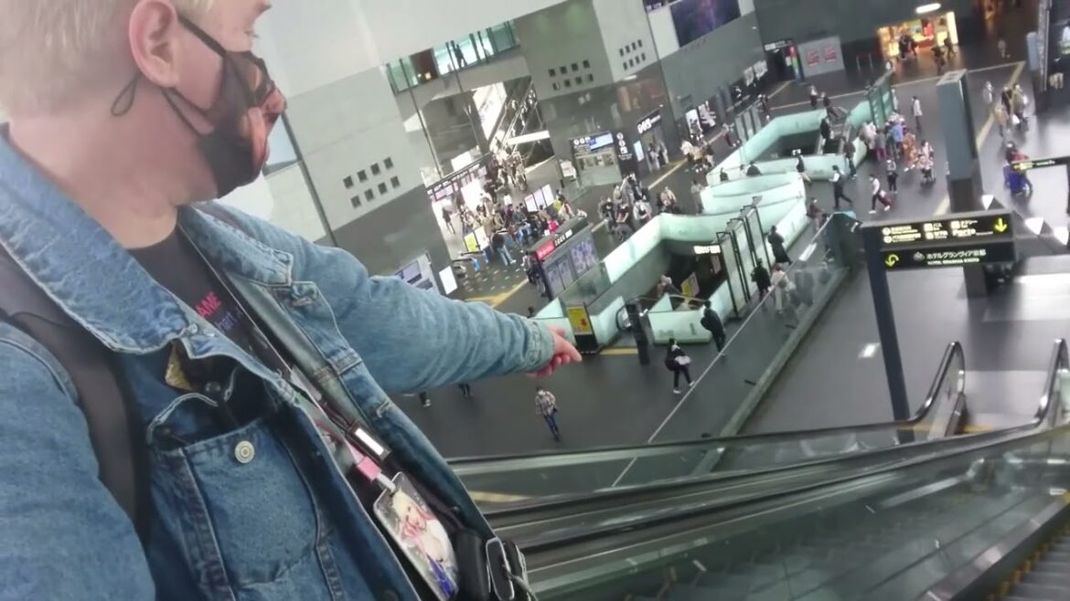 mardi 22  nov  #japon  #short devant  #kyoto  escalator