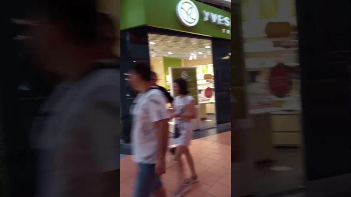 Торговый Центр в Киеве / Shopping Mall in Kyiv #shorts Торговый Центр в Киеве / Shopping Mall in Kyiv #shorts