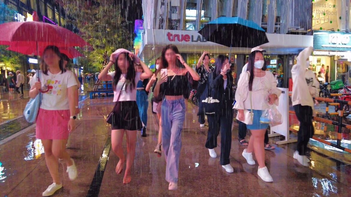 4K 🇹🇭 Walking the Streets around Siam Paragon in Bangkok on a Rainy day 4K 🇹🇭 Walking the Streets around Siam Paragon in Bangkok on a Rainy day