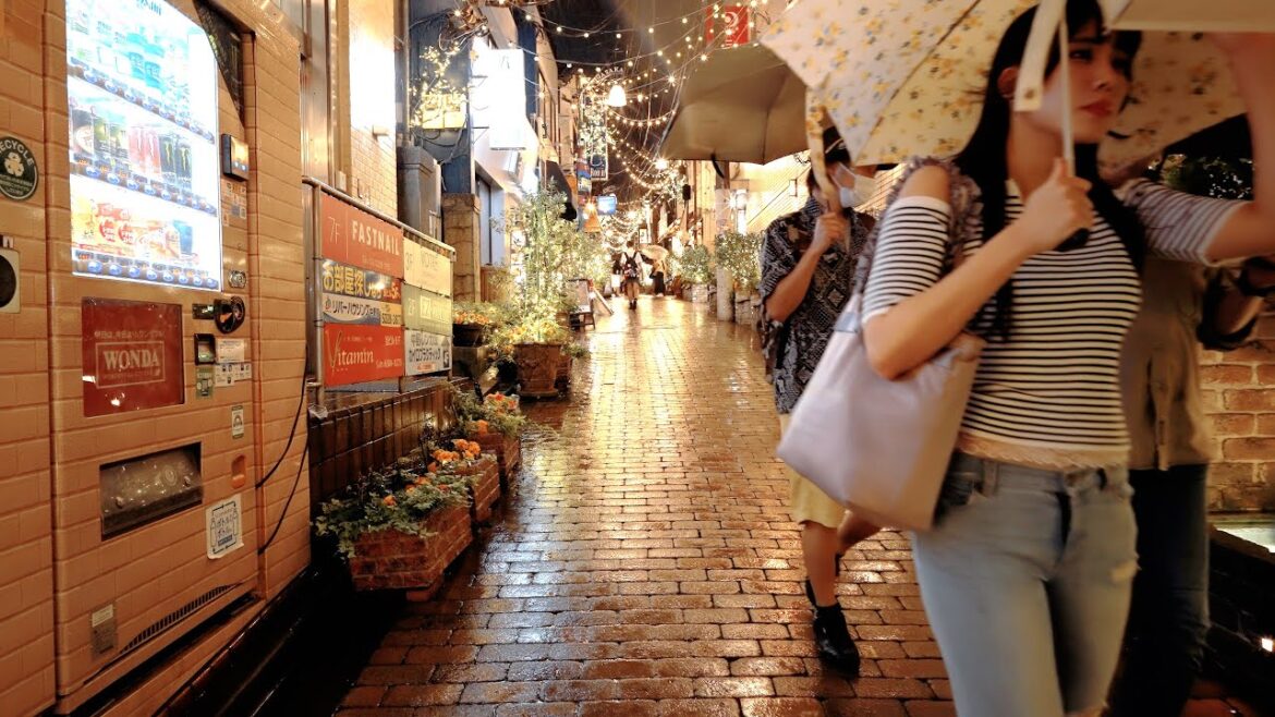 Rainy Friday Night Walk in Nakano - TOKYO 4K HDR
