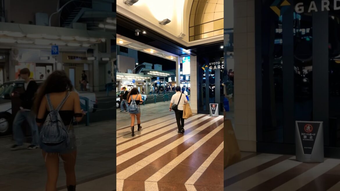 City walking in #Japan #streetwalking #streettour #prettygirl #travel #traveling #travelvlog #shorts