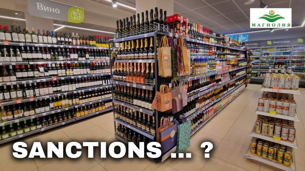 Russian TYPICAL Supermarket: Is this the BEST STORE in Moscow?