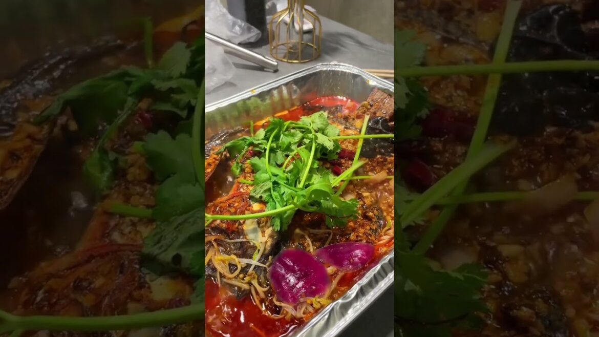 宵夜不來條烤魚嗎？吃飽了才好睡覺！#shorts #streetfood #chinastreetfood #chinafood #烤鱼 #宵夜 #夜宵 #烤魚