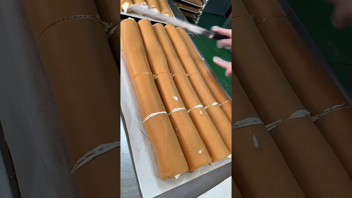 Asian street food 奶油卷