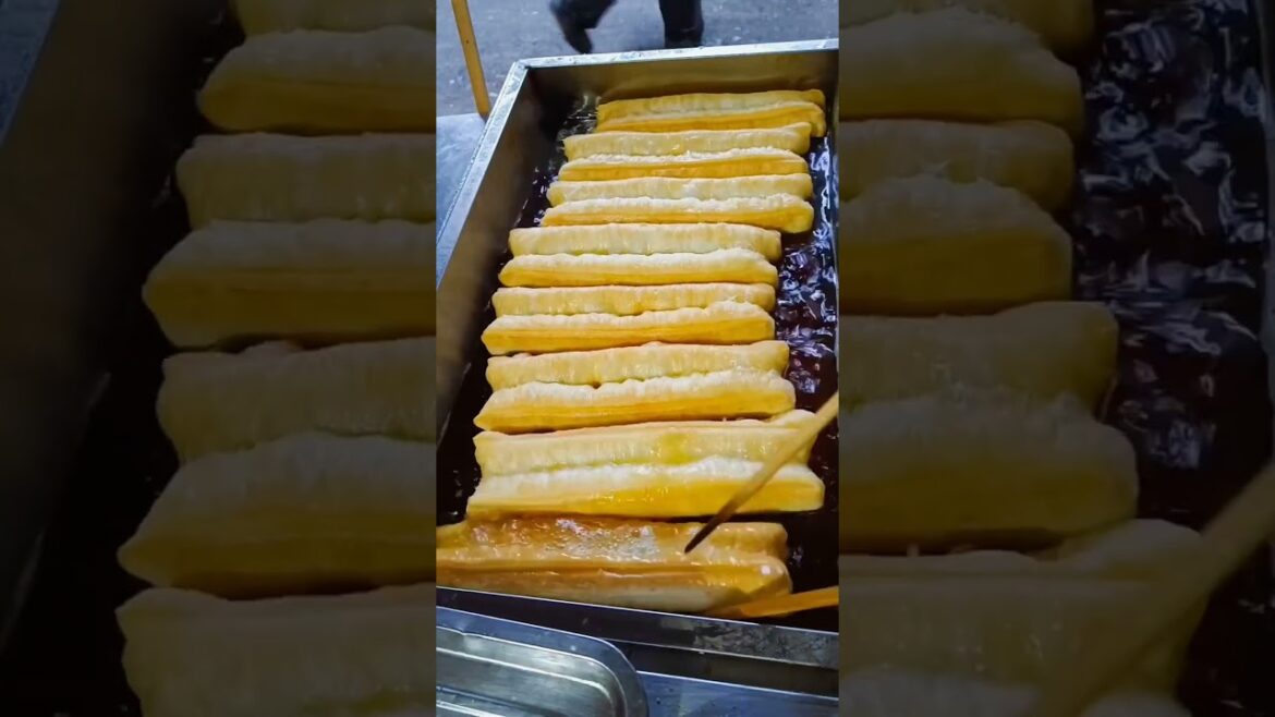 Asian street food 油条 Asian street food 油条