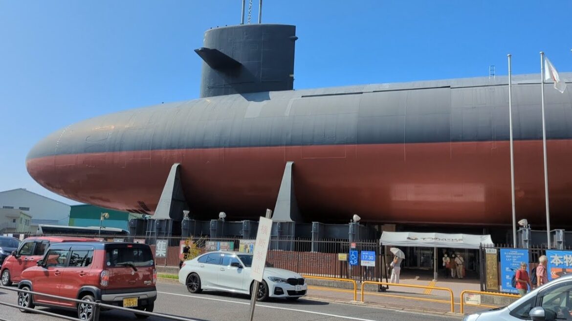 [Japanese Navy]Kure City, Hiroshima Prefecture. Submarine Museum and War Remains