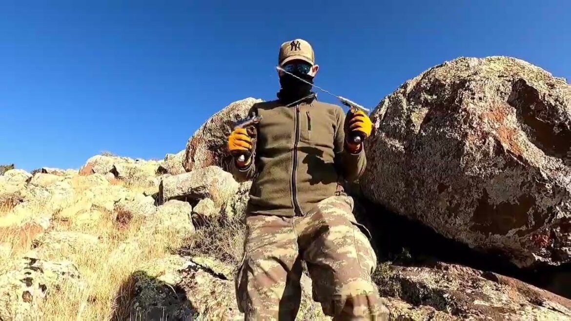 Kazmayla toprak yığınına vurduğumda hazine küpü kırıldı hazineler etrafa Saçıldı çil çil define Kazmayla toprak yığınına vurduğumda hazine küpü kırıldı hazineler etrafa Saçıldı çil çil define