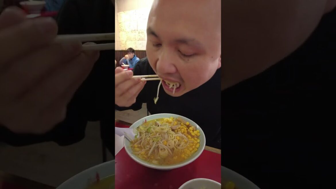 MAKAN MISO RAMEN DI ASAHIKAWA, HOKKAIDO #shorts