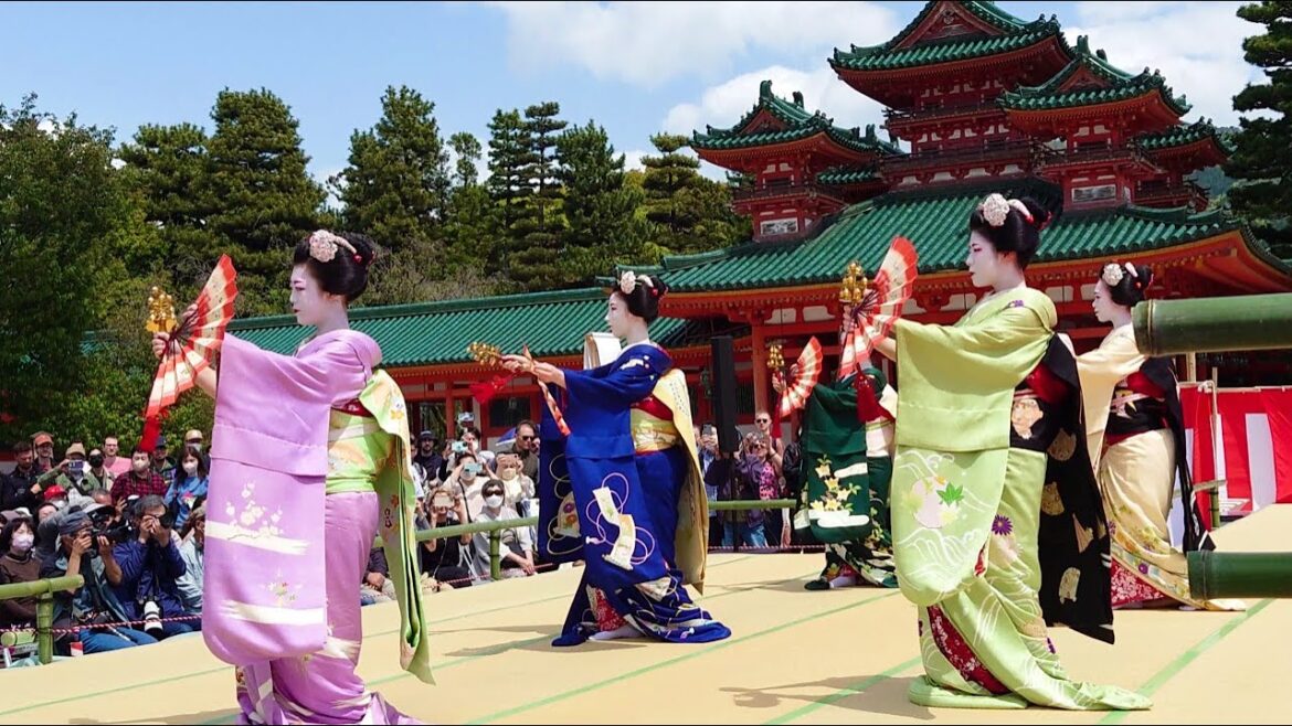 How to Become a Geisha, Training of a Maiko in Heian Shrine in Kyoto 京都祇園の舞妓さんの平安神宮での踊りの練習と勉強