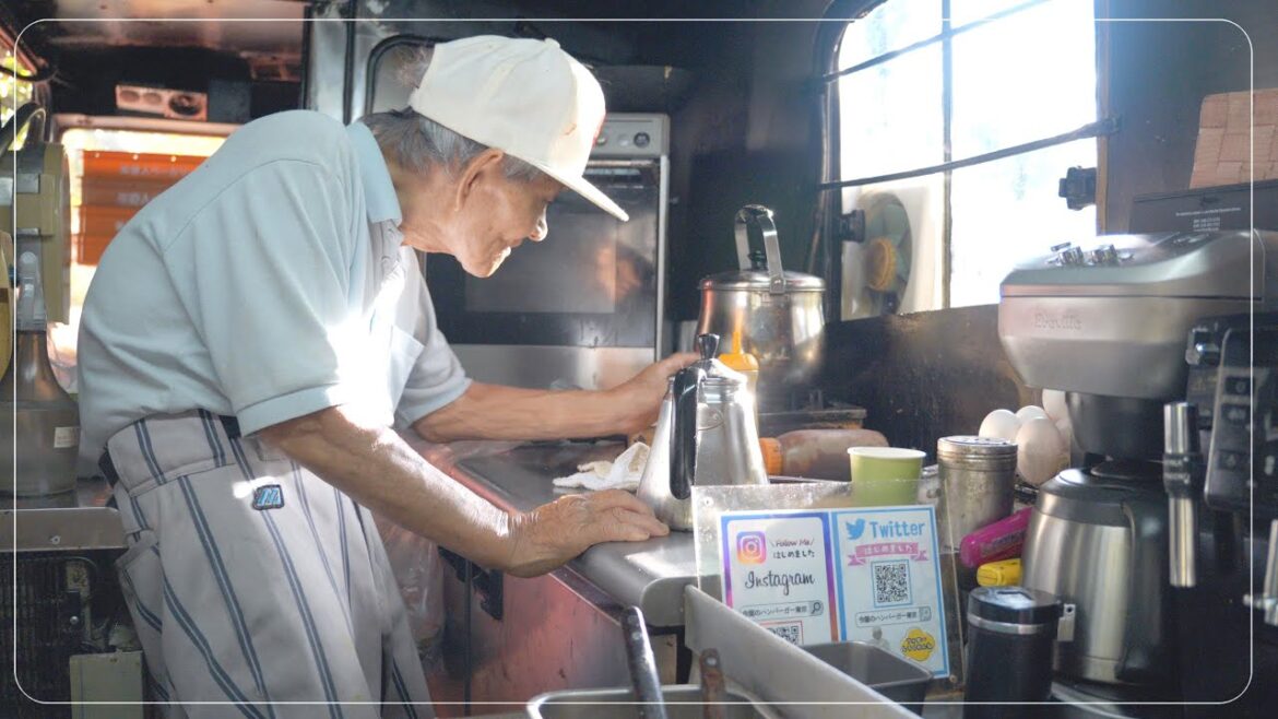 The Inspiring Story Behind a 78-Year-Old Grandpa’s Hot Dog Shop. 今屋のハンバーガー japanese street food The Inspiring Story Behind a 78-Year-Old Grandpa's Hot Dog Shop. 今屋のハンバーガー japanese street food